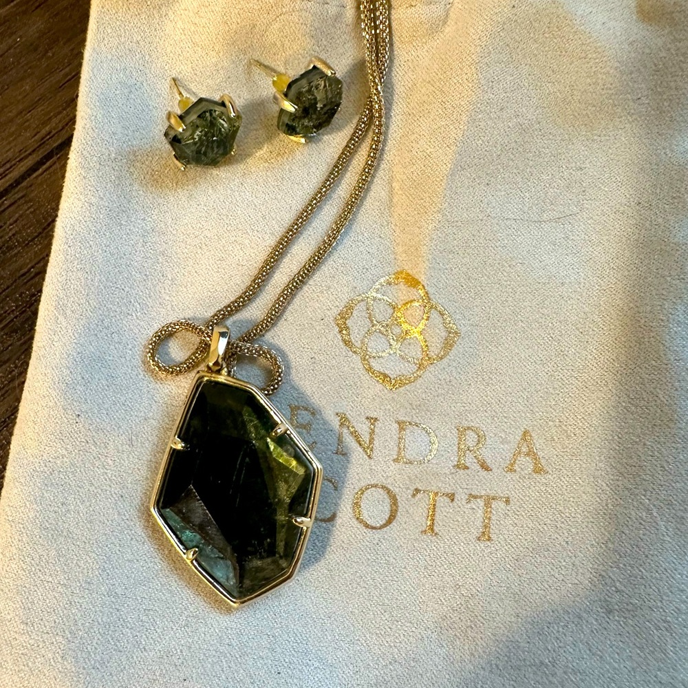Kendra Scott green & gold necklace with matching earrings